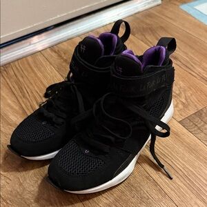 Black and Purple High-Top Sneakers for Parcour